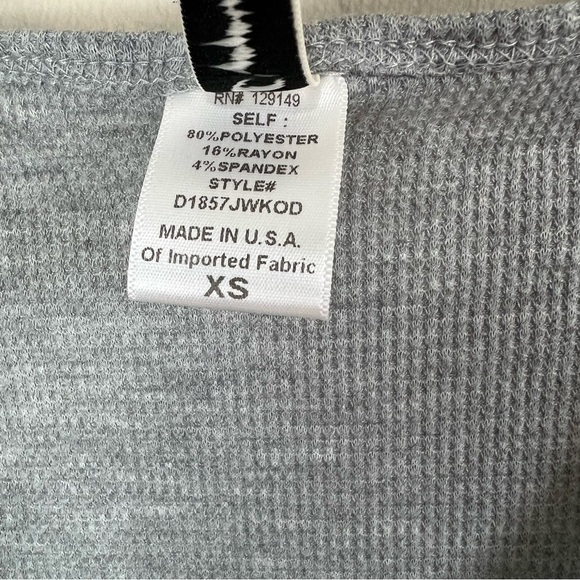 NEW Dippin' Daisys Gray Waffle Short Sleeve Henley Bodysuit Size Extra Small - Picture 5 of 7